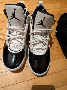 🔥Jordan Max Aura 2 Black/White - Size 9 - 100% Authentic 🔥